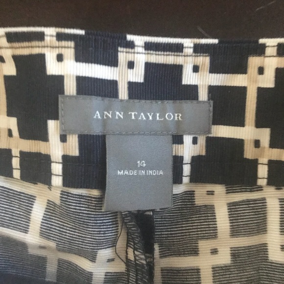 SOLD Ann Taylor shorts - Picture 2 of 3
